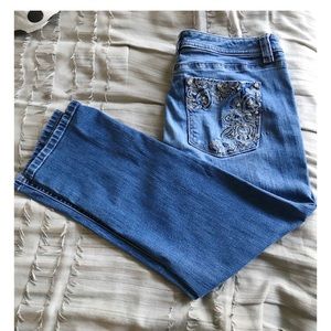 White House Black Market Blanc Slim Crop Jeans